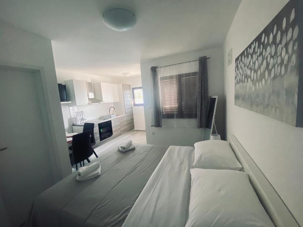 Apartmani Mila Starigrad Paklenica Extérieur photo