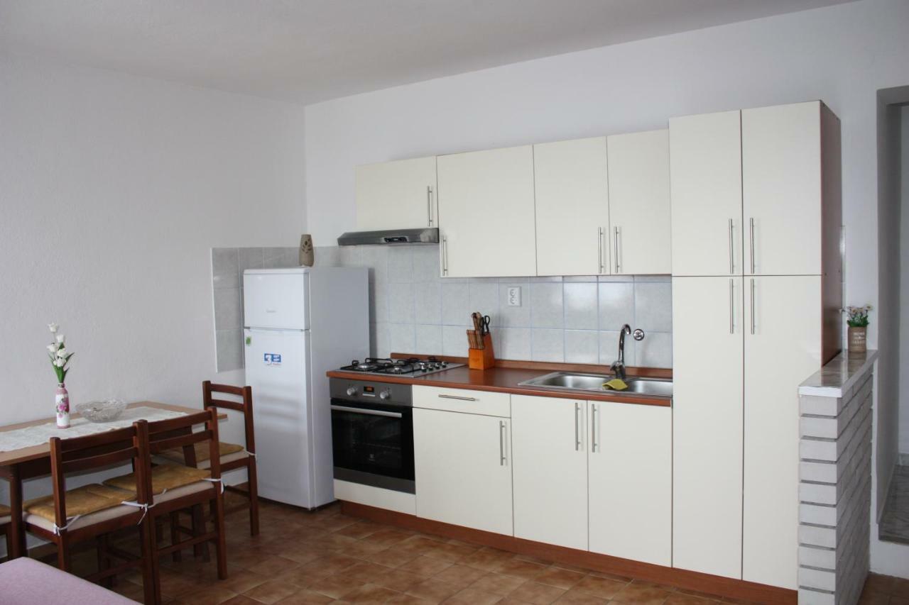 Apartmani Mila Starigrad Paklenica Extérieur photo