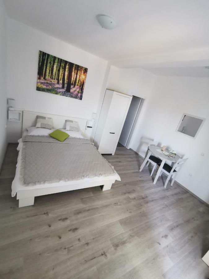 Apartmani Mila Starigrad Paklenica Extérieur photo