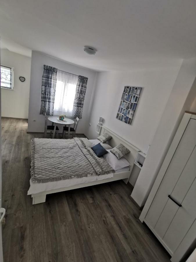 Apartmani Mila Starigrad Paklenica Extérieur photo