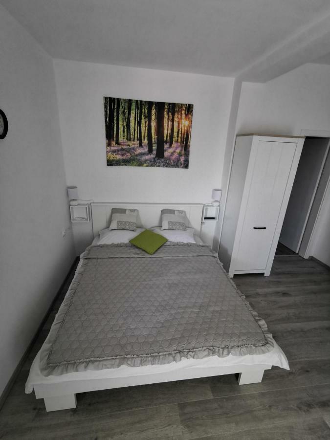 Apartmani Mila Starigrad Paklenica Extérieur photo